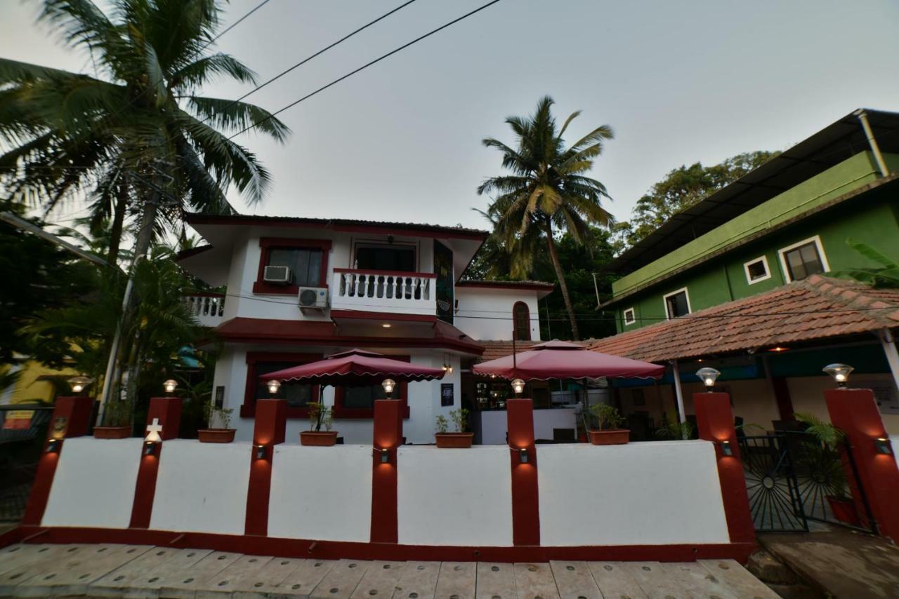 Big Daddy'S Inn Candolim Exterior photo
