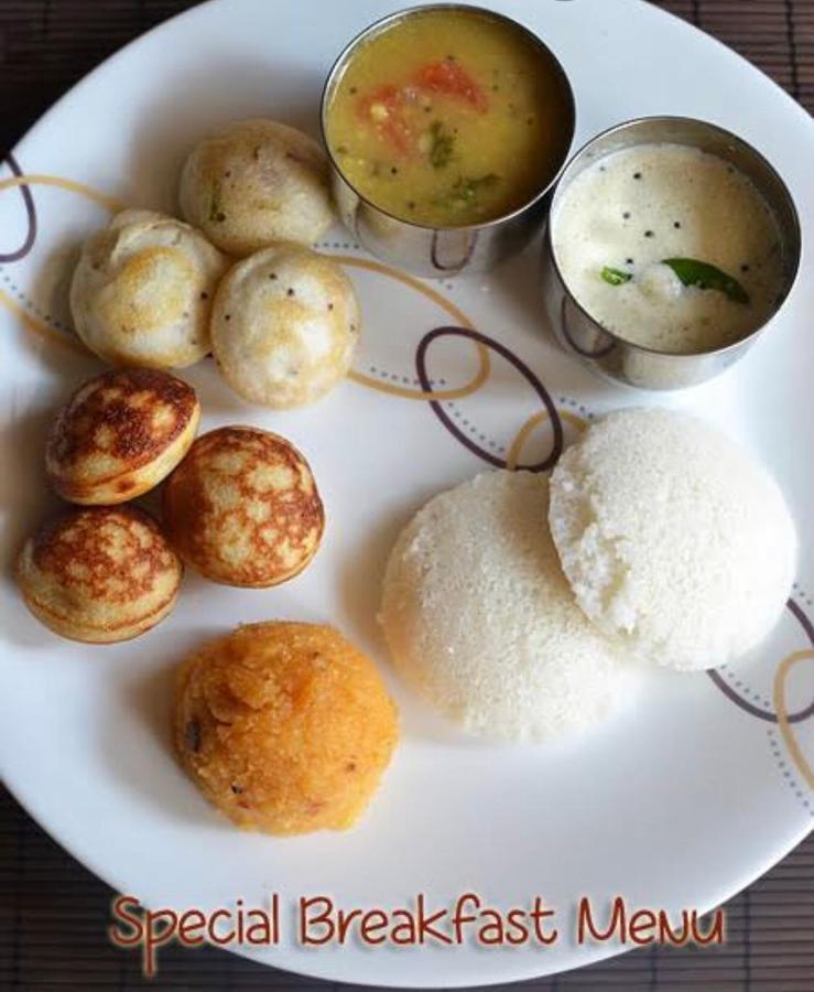 Big Daddy'S Inn Candolim Exterior photo